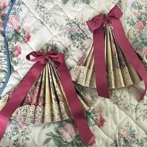 GLYNDA TURLEY ROSE RHAPSODY DECORATIVE CLOTH FAN W RIBBON